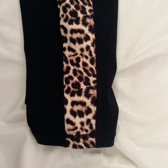 Zyia Leopard Leggings - Picture 5 of 6
